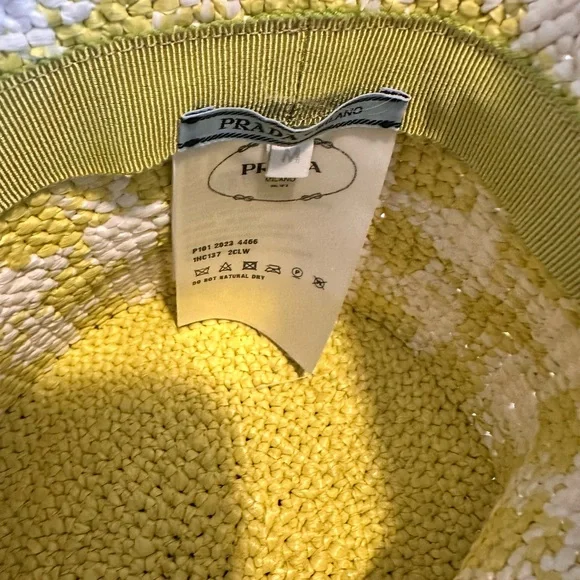 Prada Crochet Bucket Hat in Green and White display picture 2